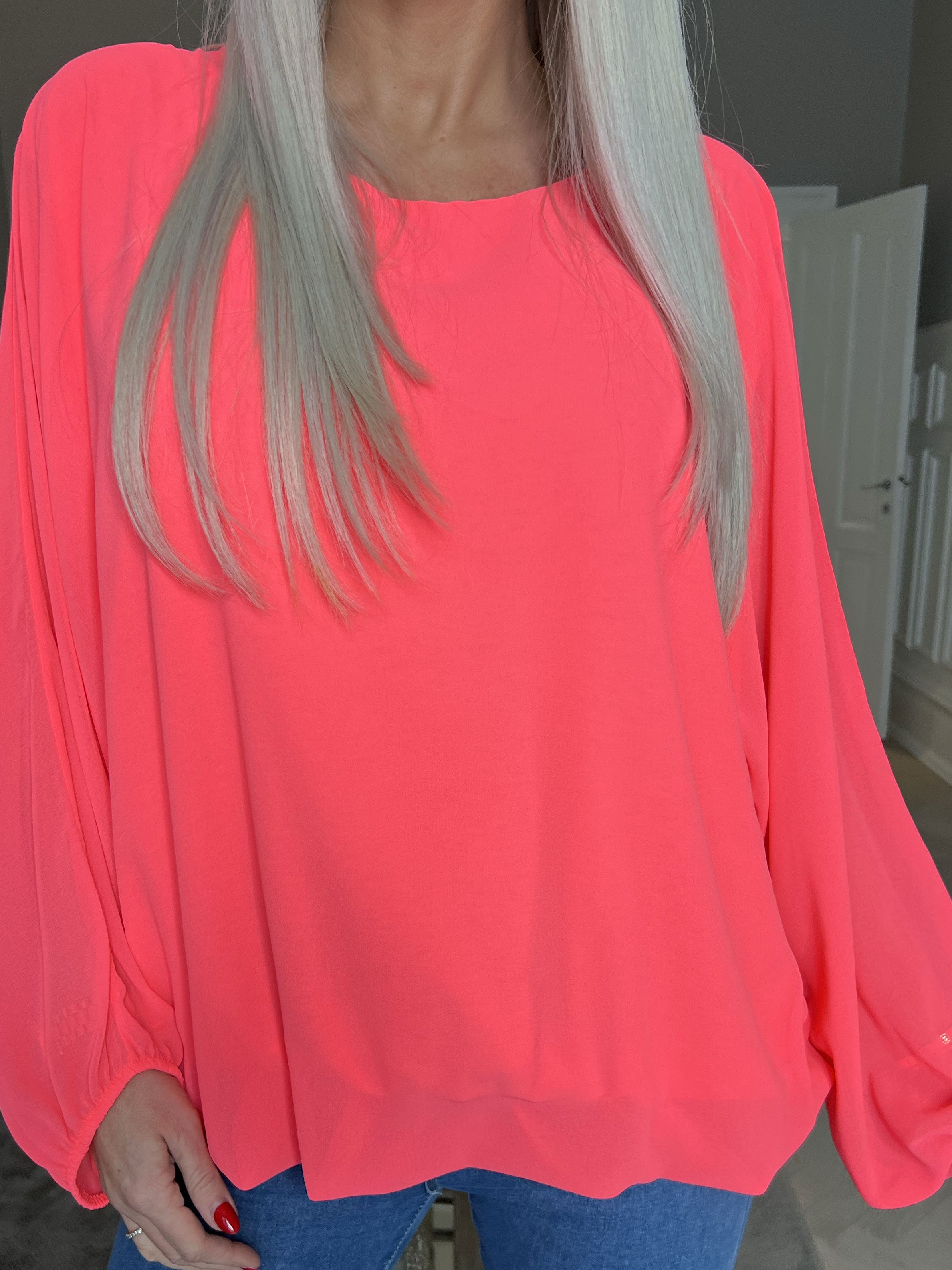 Destiny Plain - Bluse i chiffon med flagermusærmer
